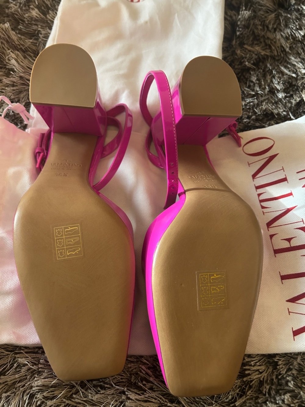 Valentino Garavani Hot Pink Patent Pyramid Toe Slingback Heels. NEW - Picture 4 of 6